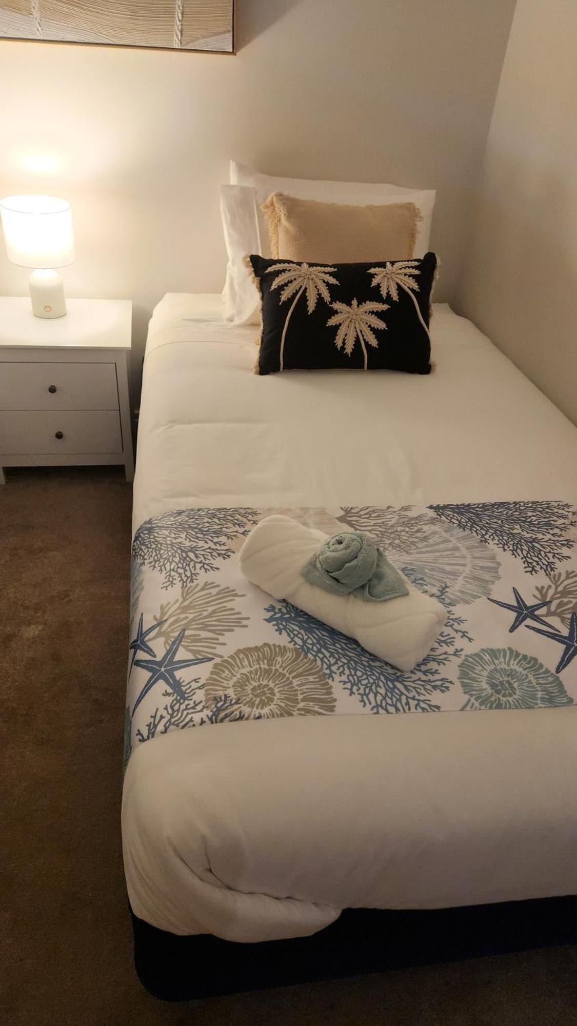 Capel Sands Beachfront Apartment *
